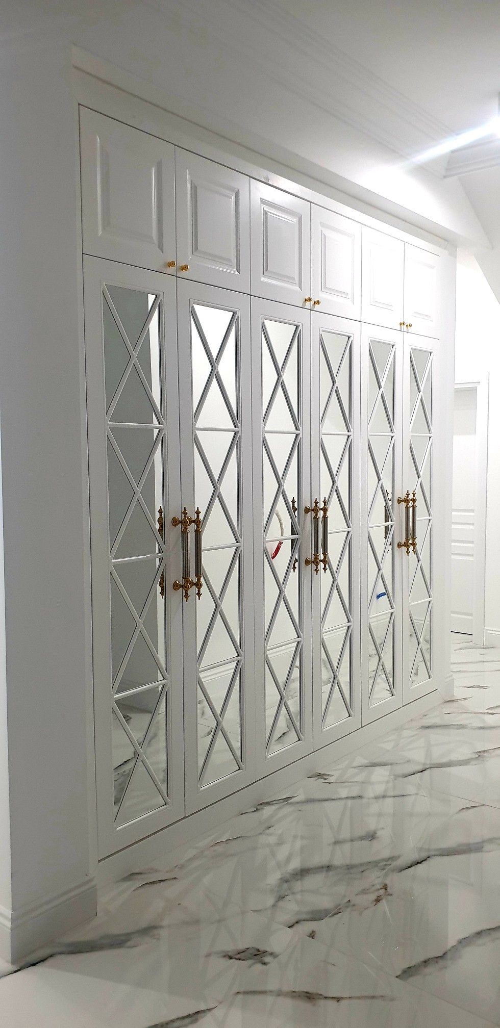 Dəhliz dolabı neoklassik